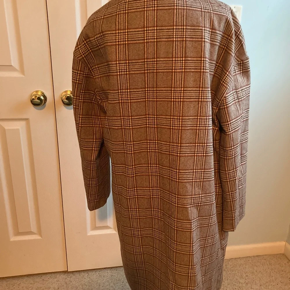 Double breasted plaid coat. - Picture 2 of 6